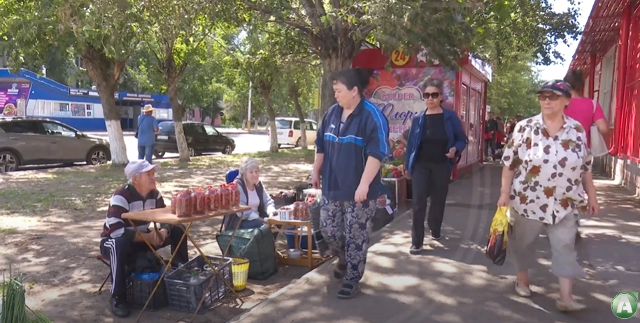 Ягодный сезон в городе уже в самом разгаре, а цены на них в этом году, гораздо ниже предыдущего