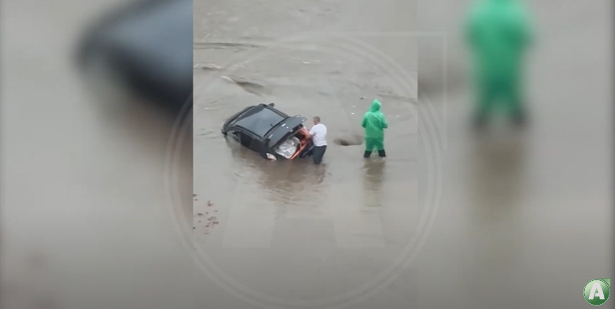 Последствия урагана устраняют в Лисаковске