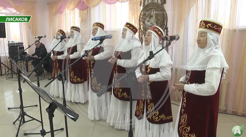 Песни Бибигуль Тулегеновой звучали накануне в лисаковском центре культуры