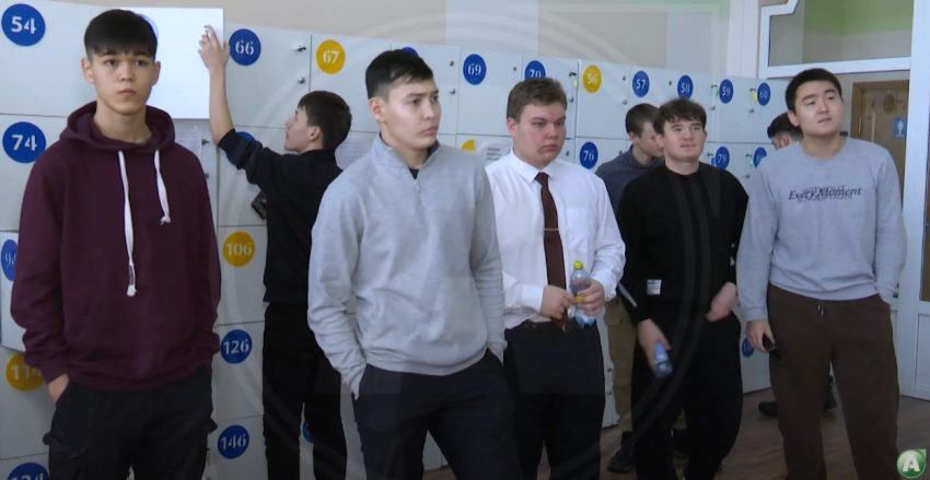 В Костанайской области почти 4000 школьников и абитуриентов сдают первое в этом году единое национальное тестирование