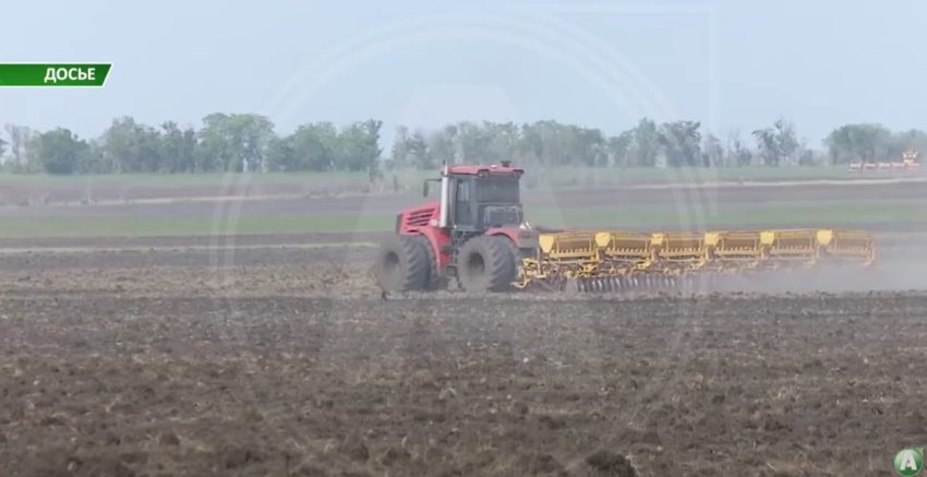 Аграрии южных районов области не могут получить субсидии на сельхозтехнику